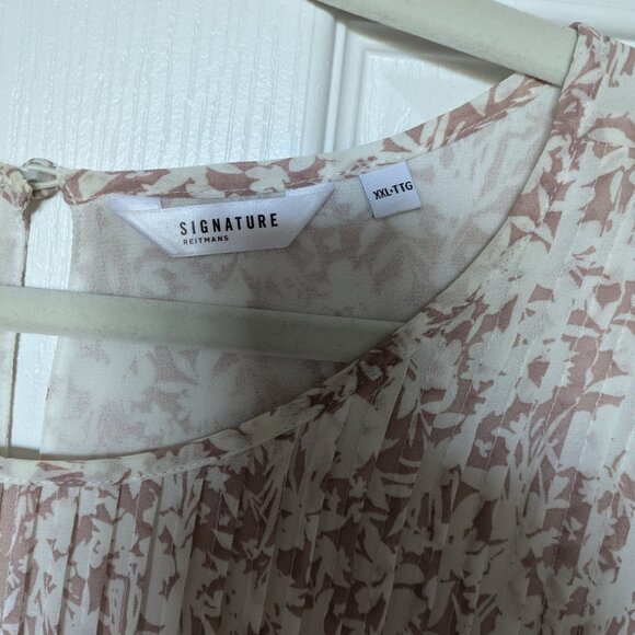 Reitmans Pinktucked Blouse - Picture 4 of 5